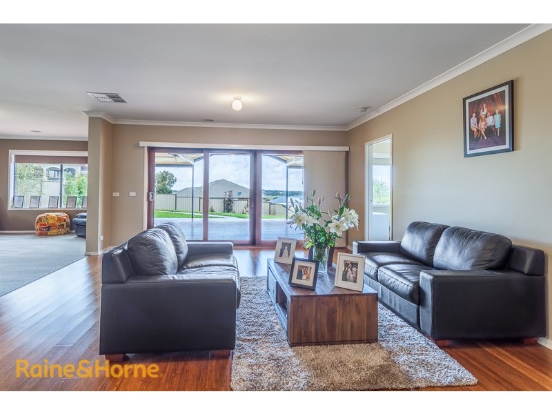 12 Knightsbridge Street, Sunbury VIC 3429