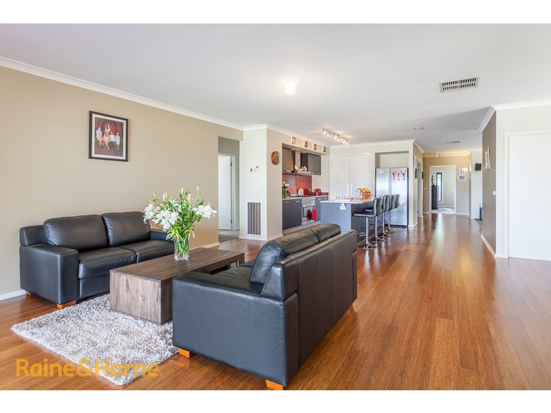 12 Knightsbridge Street, Sunbury VIC 3429
