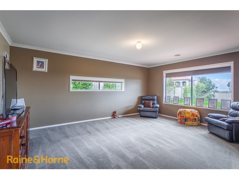 12 Knightsbridge Street, Sunbury VIC 3429