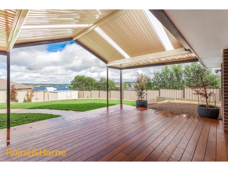 12 Knightsbridge Street, Sunbury VIC 3429