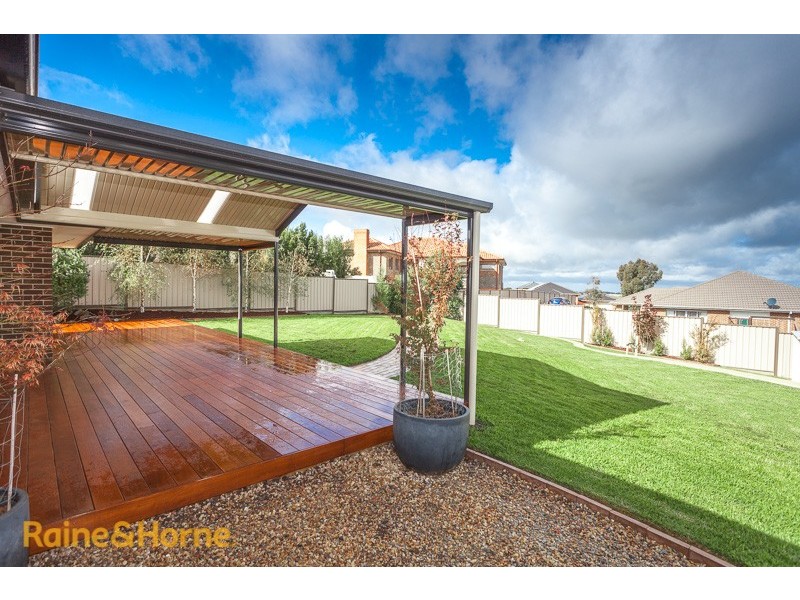 12 Knightsbridge Street, Sunbury VIC 3429