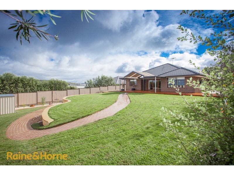 12 Knightsbridge Street, Sunbury VIC 3429