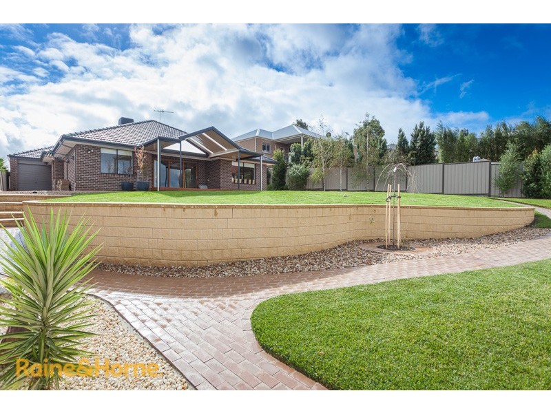 12 Knightsbridge Street, Sunbury VIC 3429