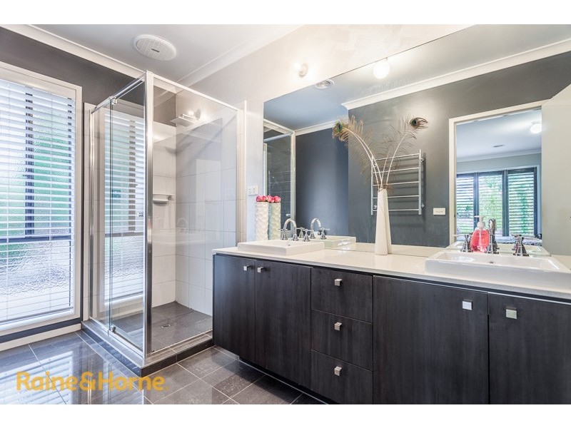 12 Knightsbridge Street, Sunbury VIC 3429