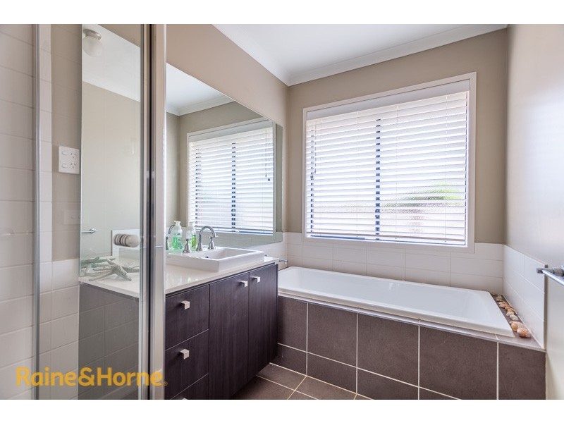 12 Knightsbridge Street, Sunbury VIC 3429
