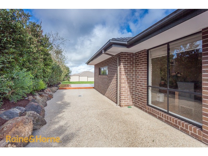 12 Knightsbridge Street, Sunbury VIC 3429
