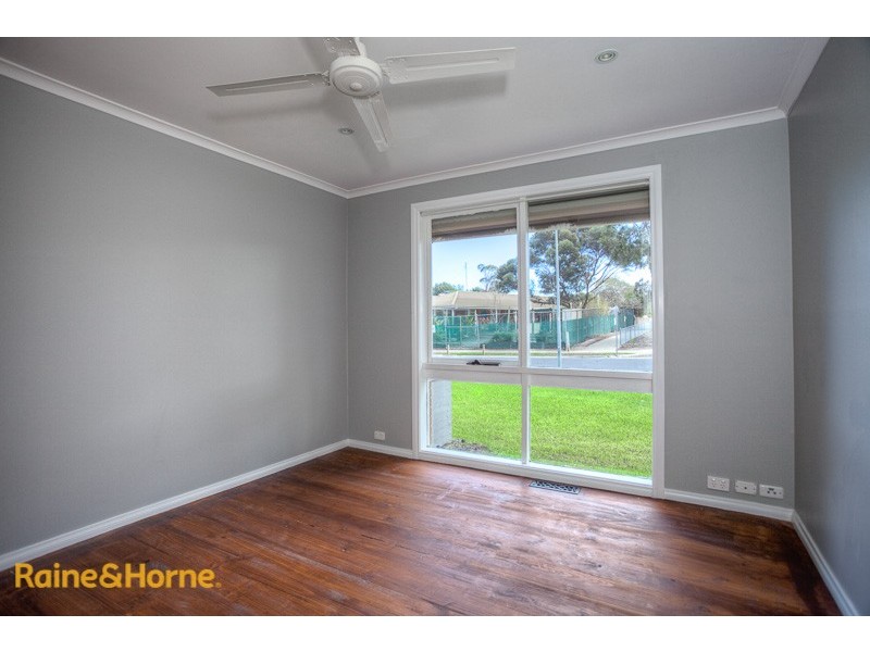 8 McEwen Drive, Sunbury VIC 3429