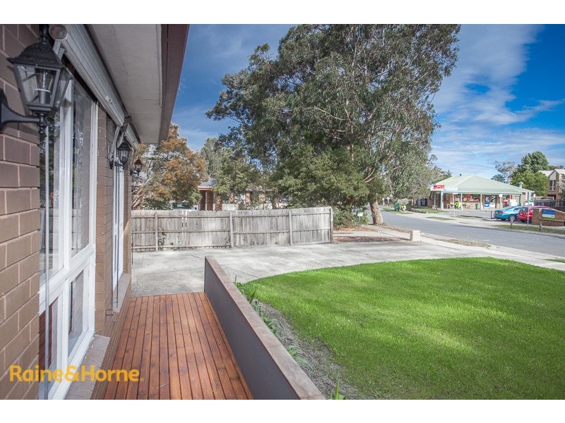 8 McEwen Drive, Sunbury VIC 3429