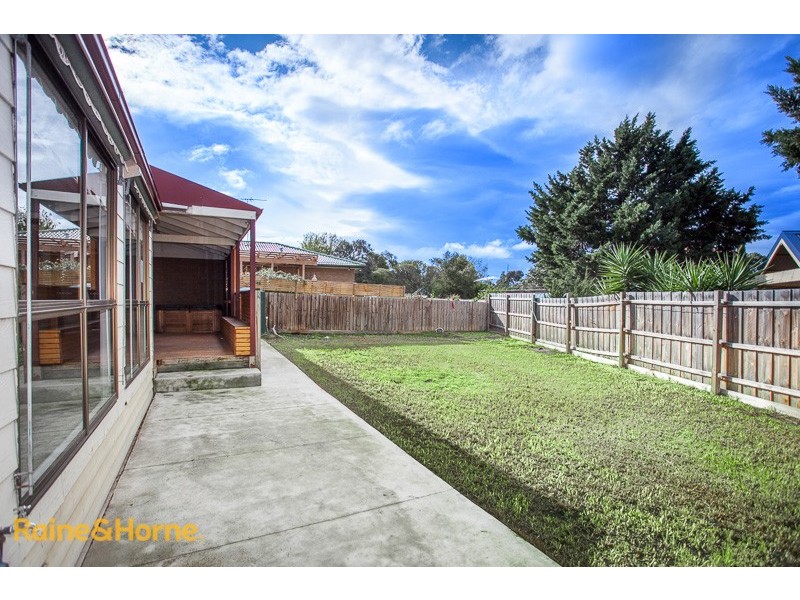 8 McEwen Drive, Sunbury VIC 3429
