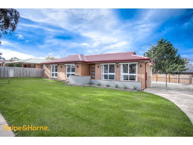 8 McEwen Drive, Sunbury VIC 3429