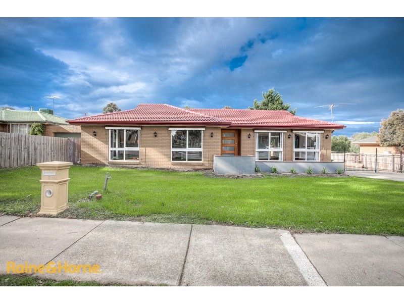 8 McEwen Drive, Sunbury VIC 3429