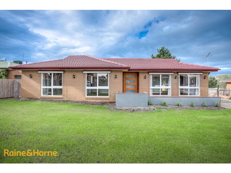 8 McEwen Drive, Sunbury VIC 3429