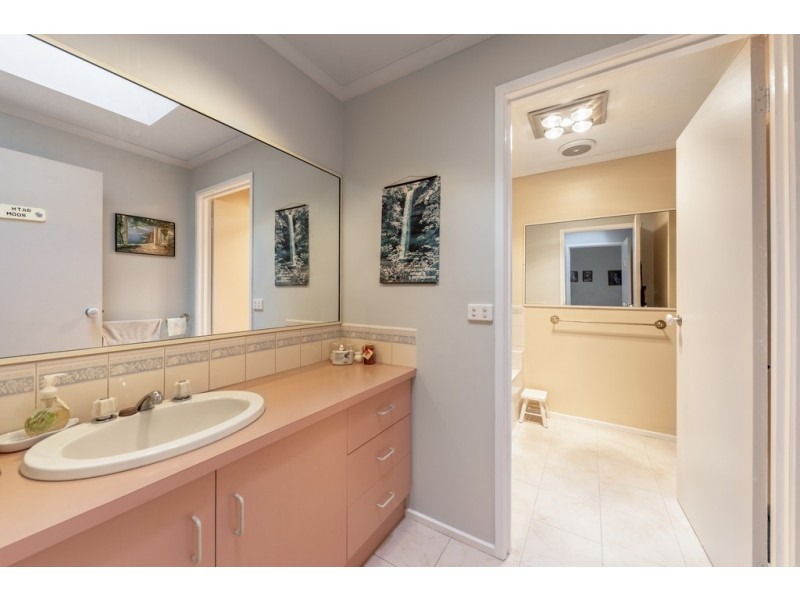 1/32 Miller Street, Sunbury VIC 3429