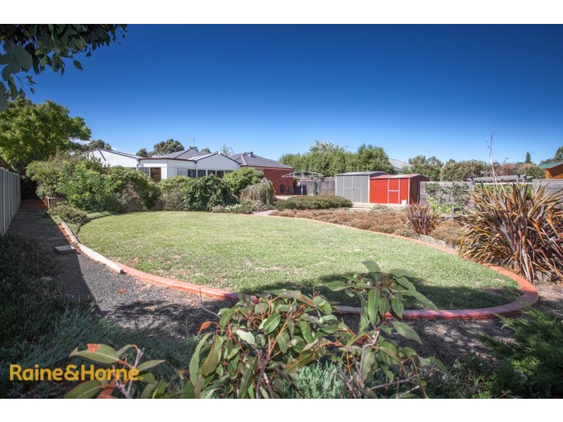 4 Gurners Lane, Sunbury VIC 3429