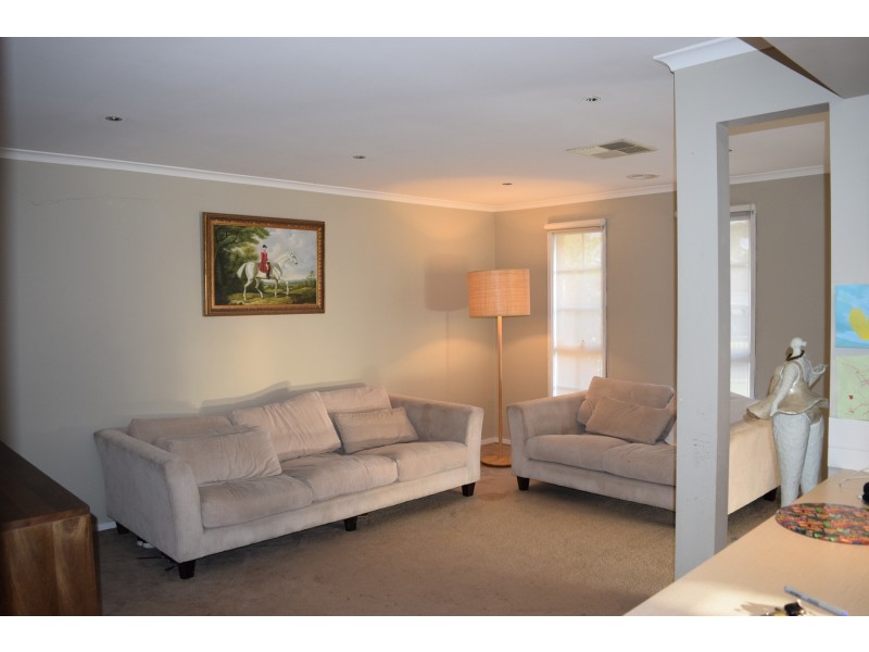 122 Welcome Road, Diggers Rest VIC 3427