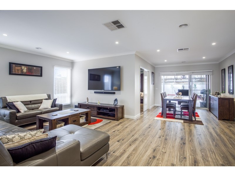 12 Jersey Drive, Sunbury VIC 3429