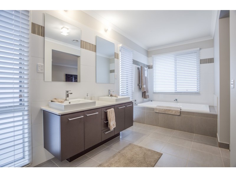 12 Jersey Drive, Sunbury VIC 3429