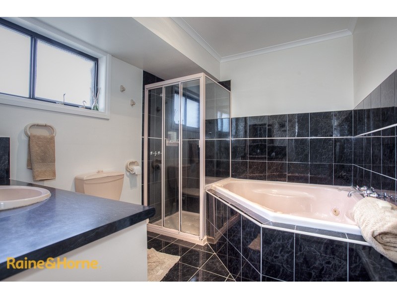 105 Stewarts Lane, Sunbury VIC 3429