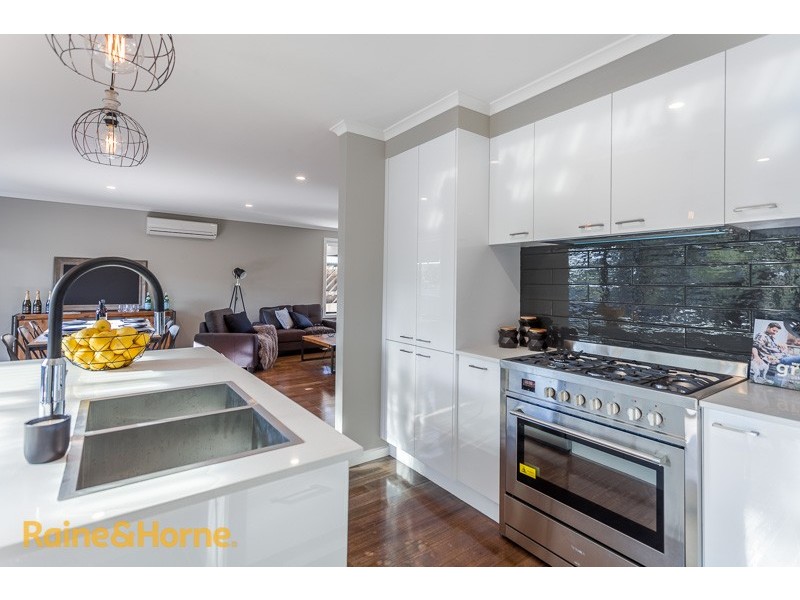 17 Mudie Avenue, Sunbury VIC 3429