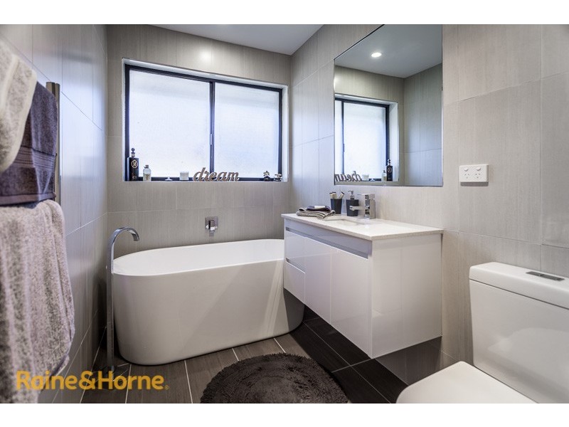 17 Mudie Avenue, Sunbury VIC 3429