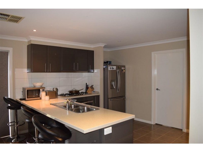 29 Courtney Drive, Sunbury VIC 3429