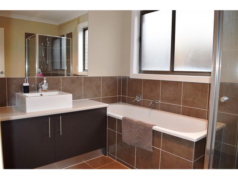 29 Courtney Drive, Sunbury VIC 3429