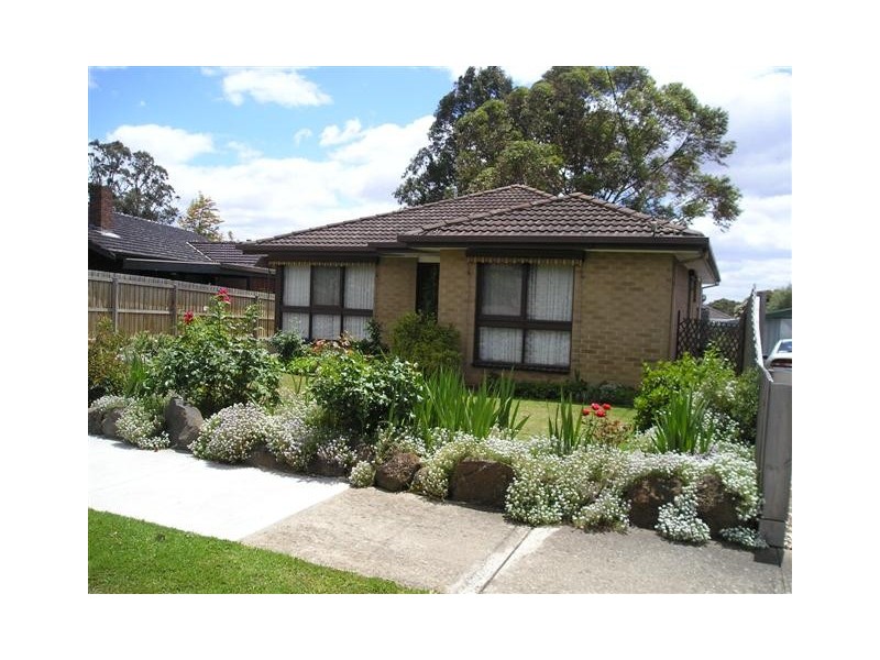 4 Ronald Court, Sunbury VIC 3429