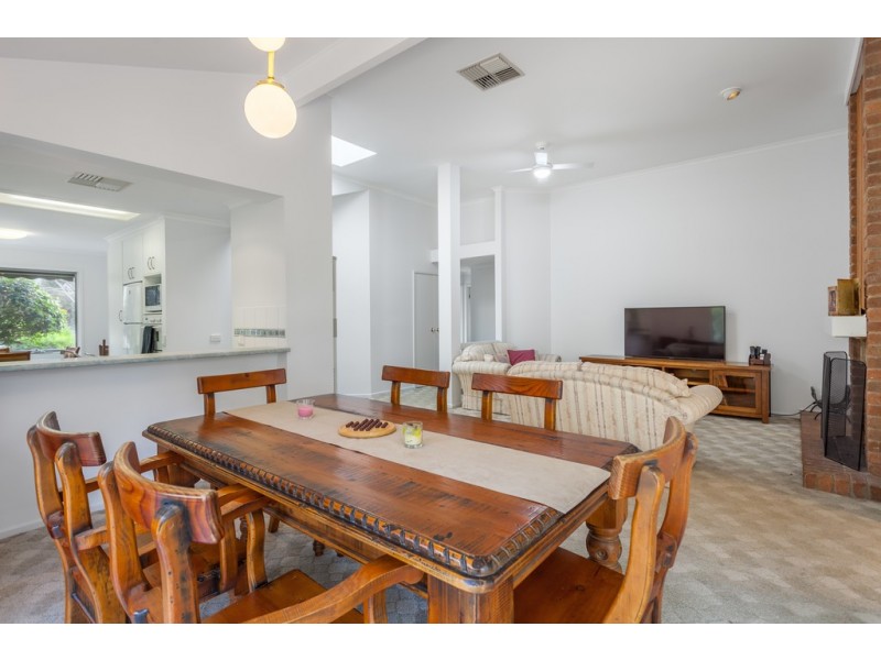 26 Dunrossil Drive, Sunbury VIC 3429