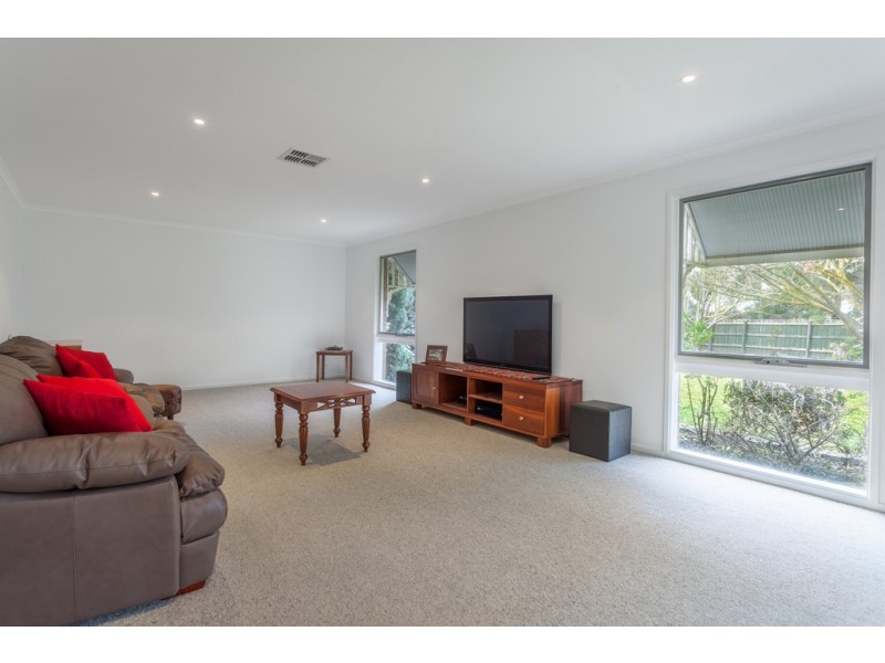 26 Dunrossil Drive, Sunbury VIC 3429