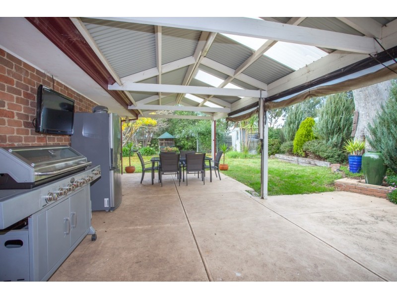 26 Dunrossil Drive, Sunbury VIC 3429