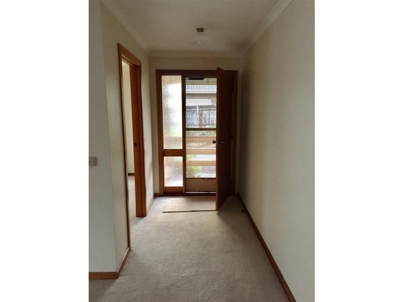 2/61 Station Street, Sunbury VIC 3429