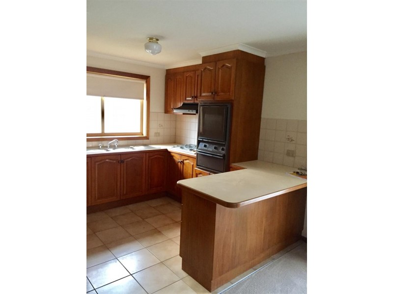 2/61 Station Street, Sunbury VIC 3429