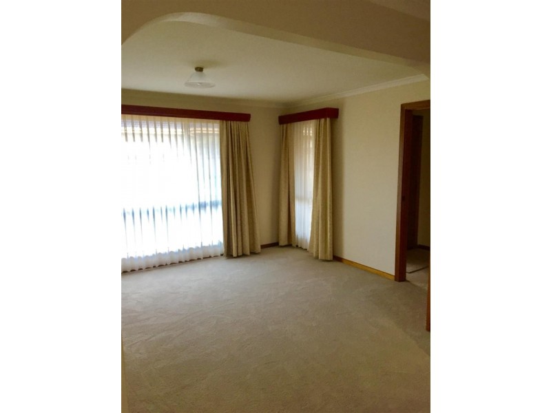 2/61 Station Street, Sunbury VIC 3429