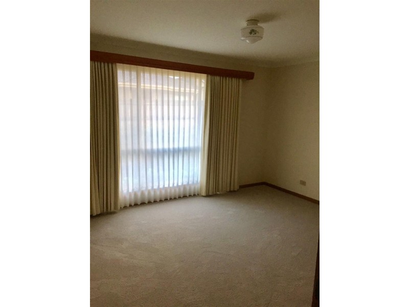 2/61 Station Street, Sunbury VIC 3429