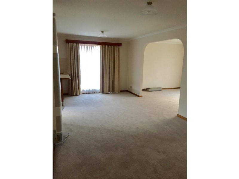 2/61 Station Street, Sunbury VIC 3429