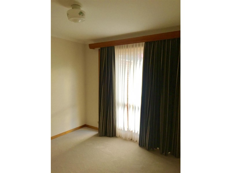 2/61 Station Street, Sunbury VIC 3429