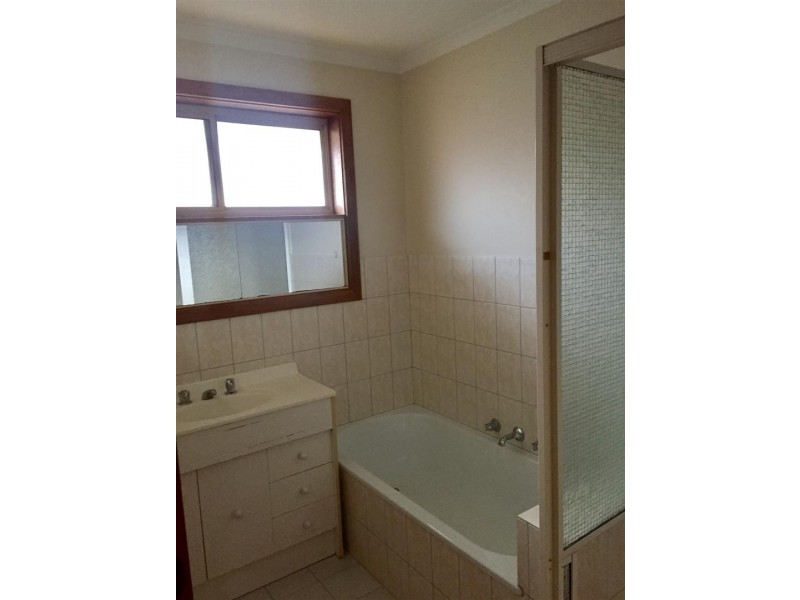 2/61 Station Street, Sunbury VIC 3429