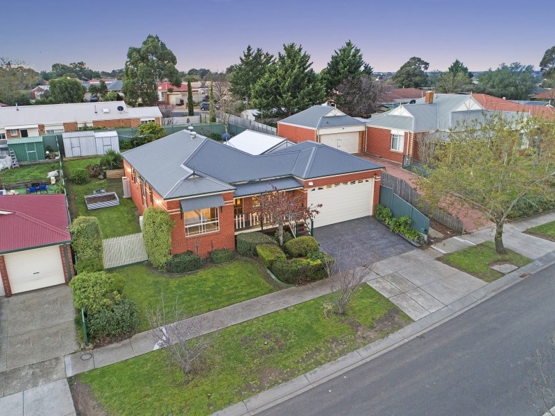 10 Lalor Crescent, Sunbury VIC 3429