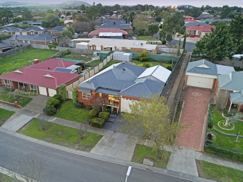 10 Lalor Crescent, Sunbury VIC 3429