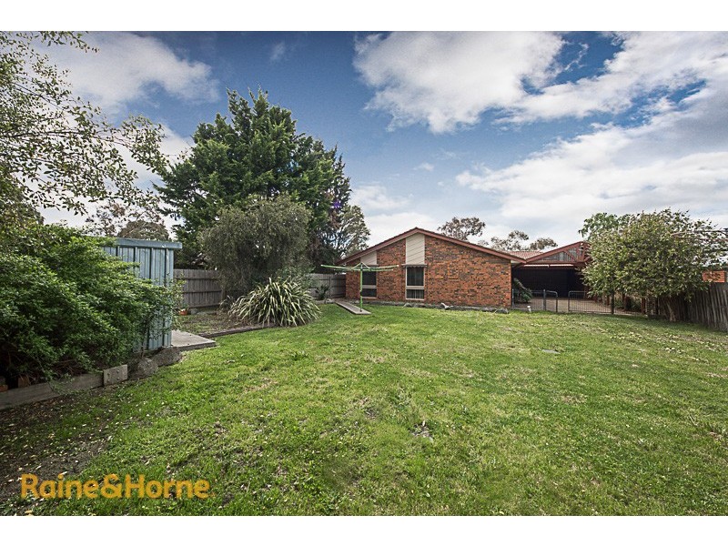 2 Scullin Court, Sunbury VIC 3429