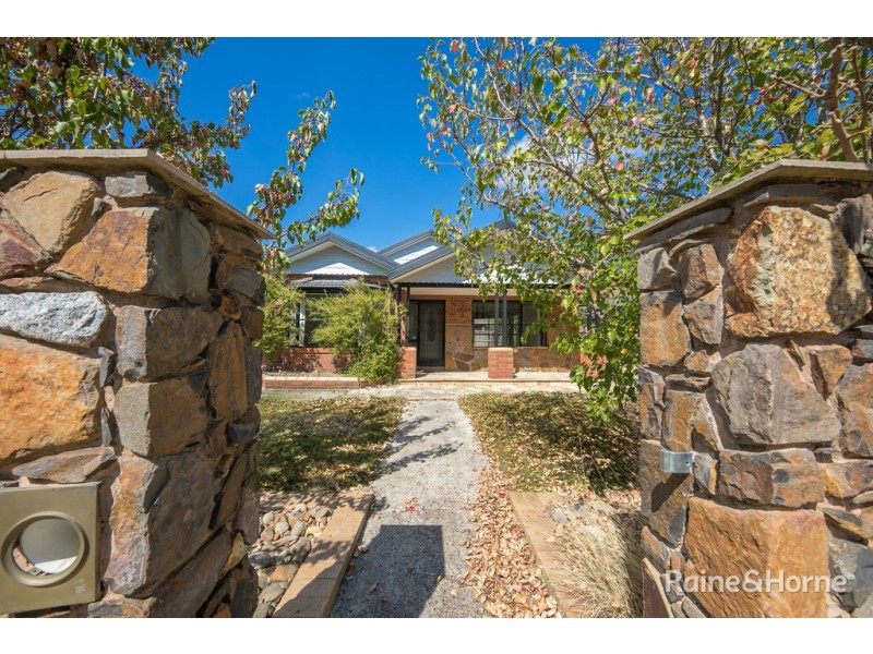 23 Orchardview Grove, Sunbury VIC 3429