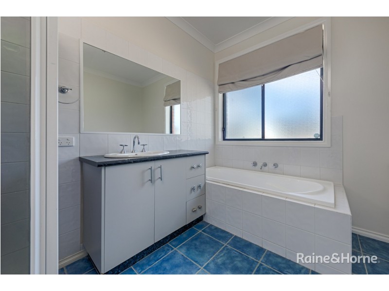 23 Orchardview Grove, Sunbury VIC 3429