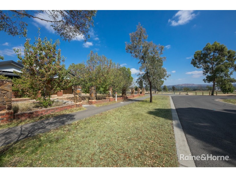 23 Orchardview Grove, Sunbury VIC 3429