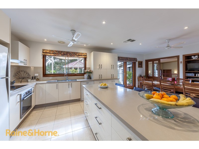 60 The Parkway, Sunbury VIC 3429