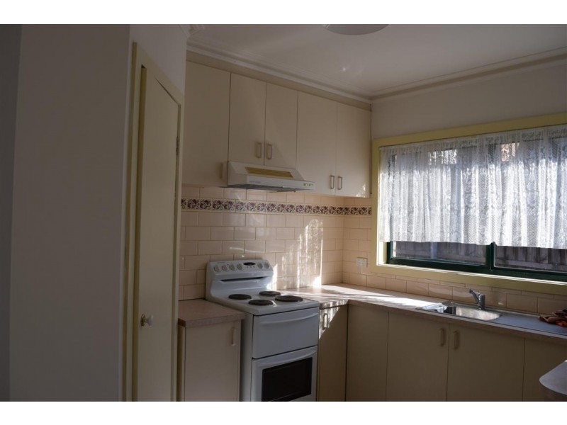 2/47 Dyson Drive, Sunbury VIC 3429