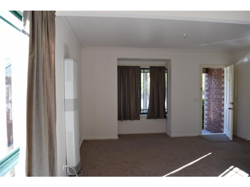 2/47 Dyson Drive, Sunbury VIC 3429