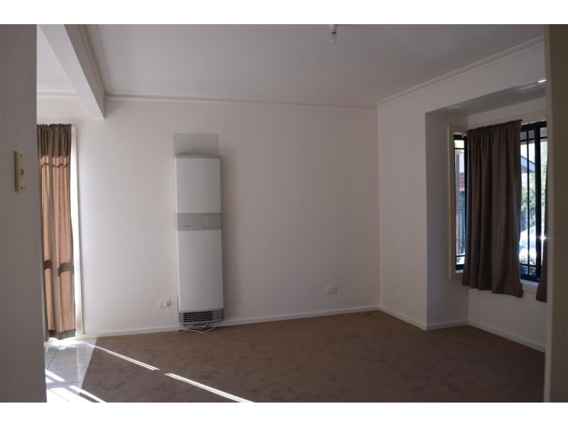 2/47 Dyson Drive, Sunbury VIC 3429