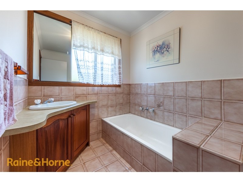 2/36-38 Darbyshire Street, Sunbury VIC 3429