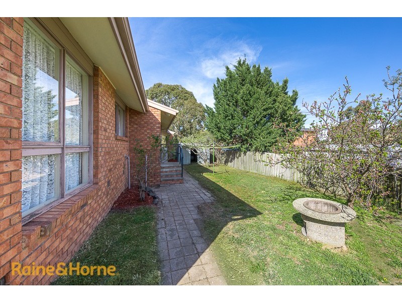 4 Curtin Drive, Sunbury VIC 3429