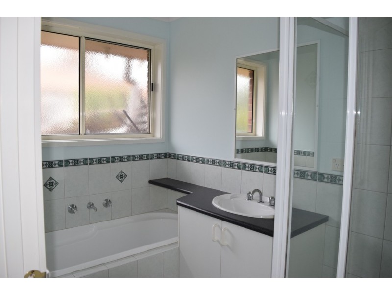 4 Peterhouse Court, Sunbury VIC 3429